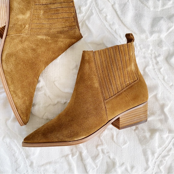 Marc Fisher Yarita Bootie Size 8.5
New $179 - Picture 3 of 7